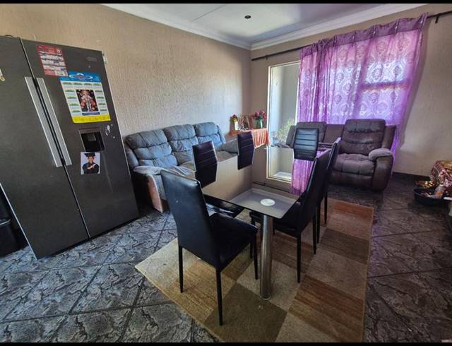 2 BEDROOM TOWNHOUSE FOR SALE IN RACEVIEW